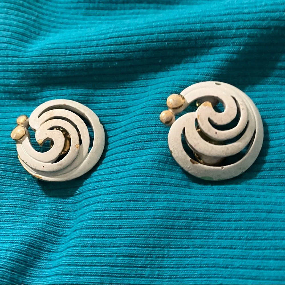 Monet White and Gold Swirl Earrings